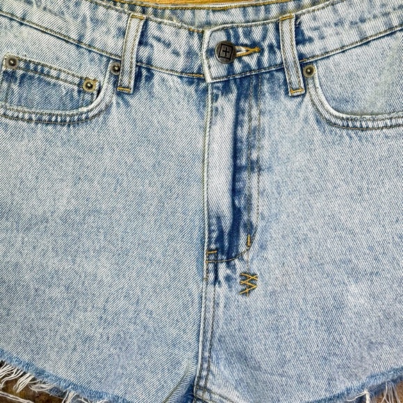 KSUBI KALI Short in Muse size 26 Light Wash Distressed Embroidered - Picture 12 of 14